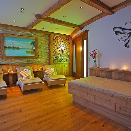 Am Schlossberg 4*