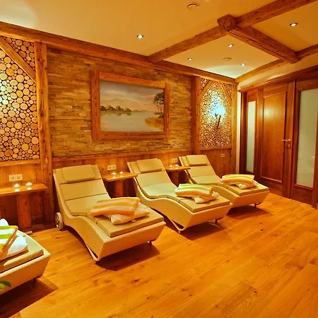 Hotel Am Schlossberg 4*
