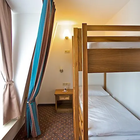 Hotel Am Schlossberg 4*