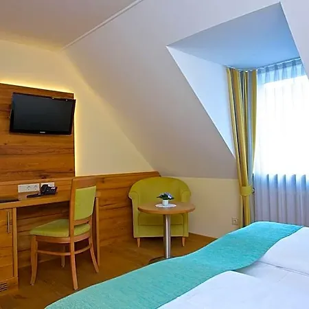 Hotel Am Schlossberg 4*