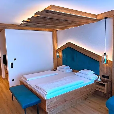 Am Schlossberg 4*