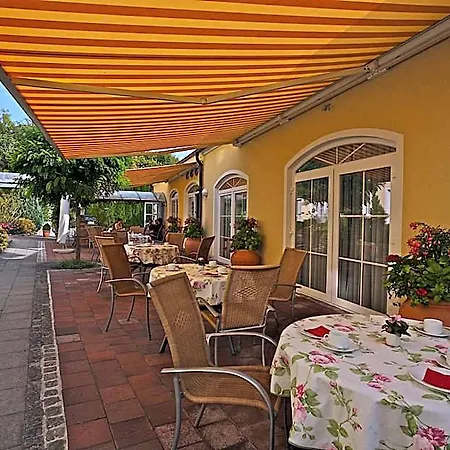 Am Schlossberg 4*