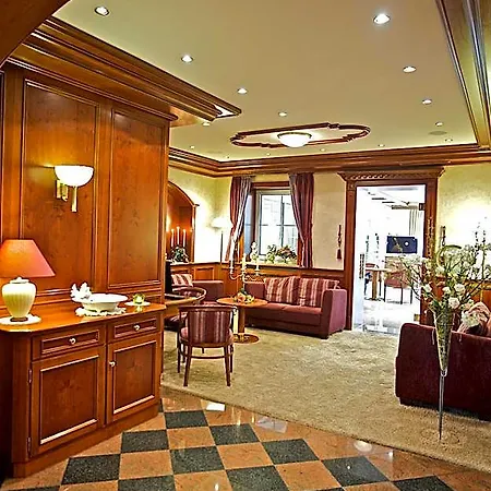 Am Schlossberg 4*