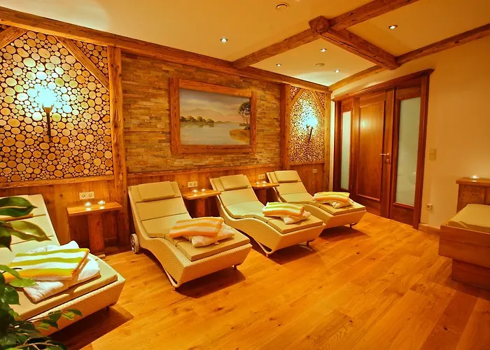 Hotel Am Schlossberg 4*