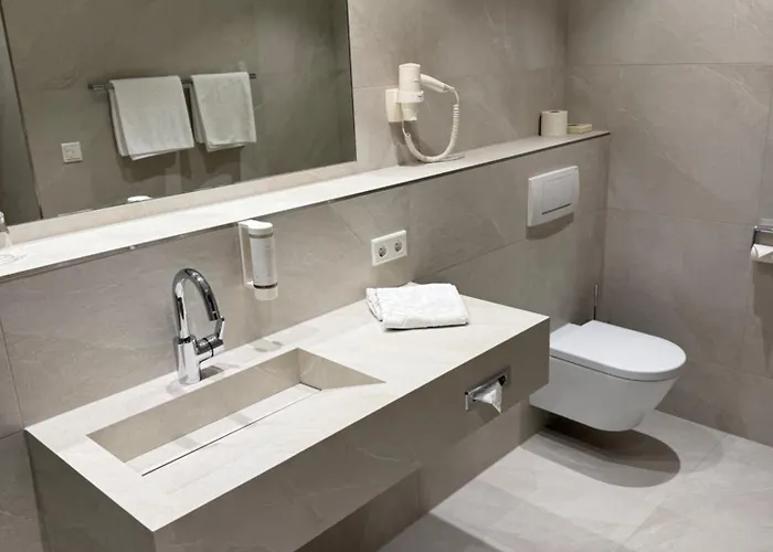 Hotel Am Schlossberg 4*